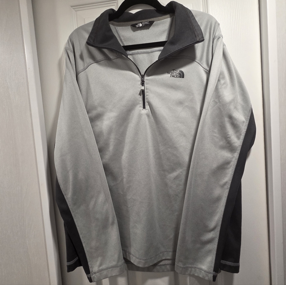 The North Face Men's Large Gray Performance Fleece Quarter-Zip Jacket